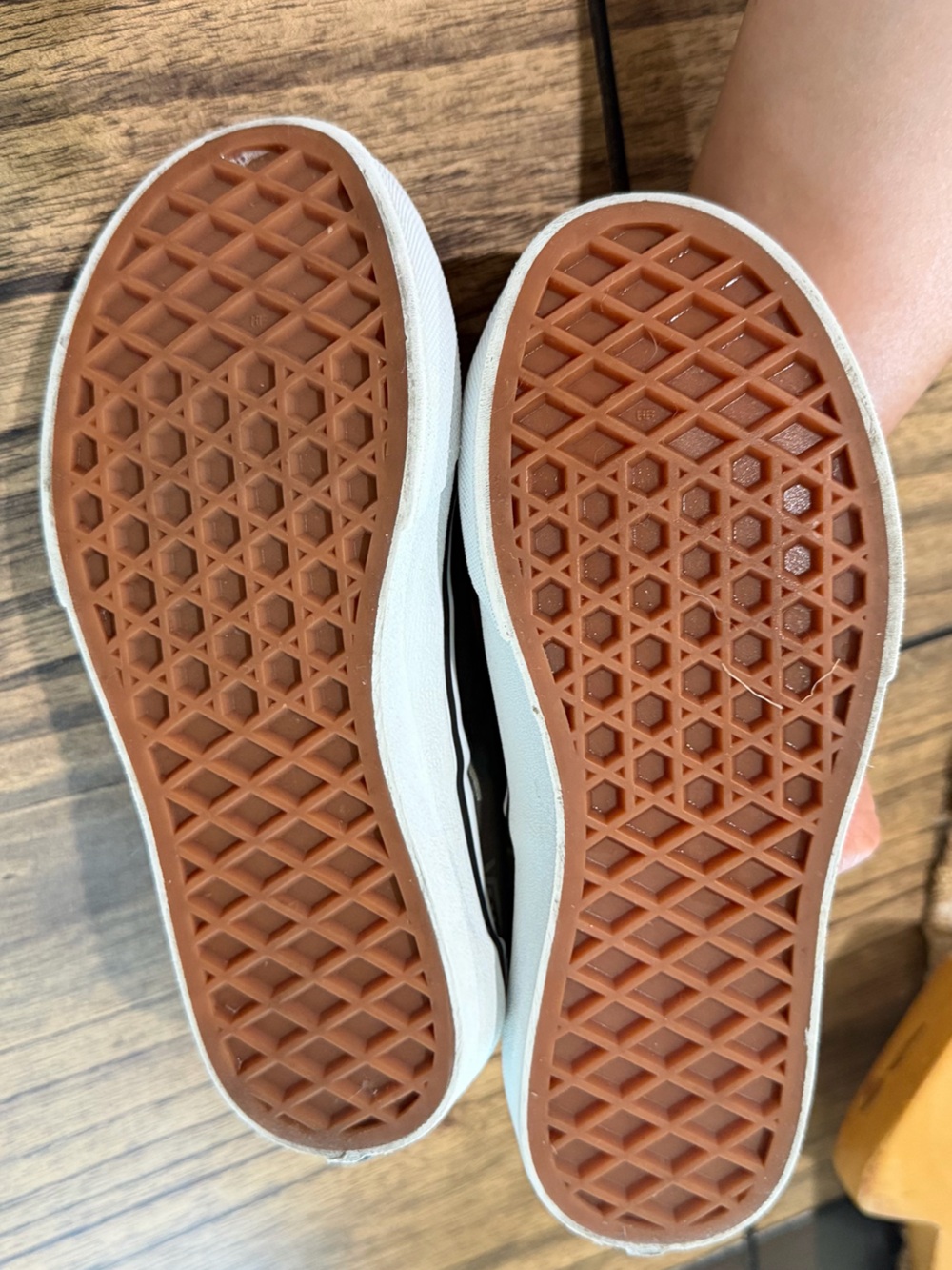 Vans Kids' Black & Camo Low-Top Skate Shoes size 13.5 - Picture 8 of 10